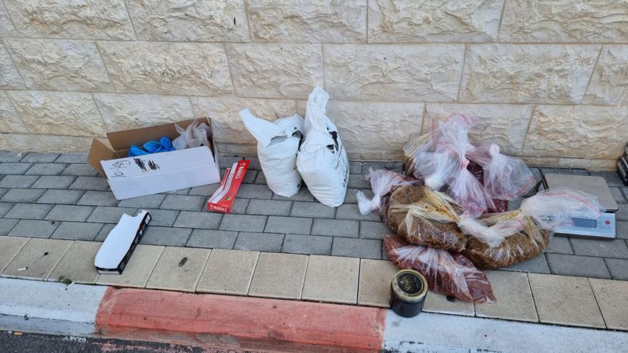 ضبط معسل مهرب وممنوع من البيع في جديدة المكر
